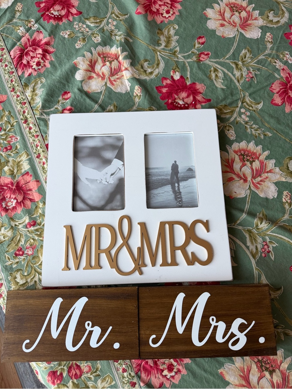 Mr & Mrs photo frame and blocks- wedding decor